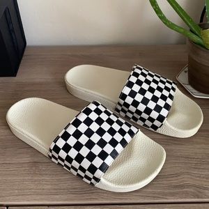 VANS slides barely worn and in great condition! Women’s size 10